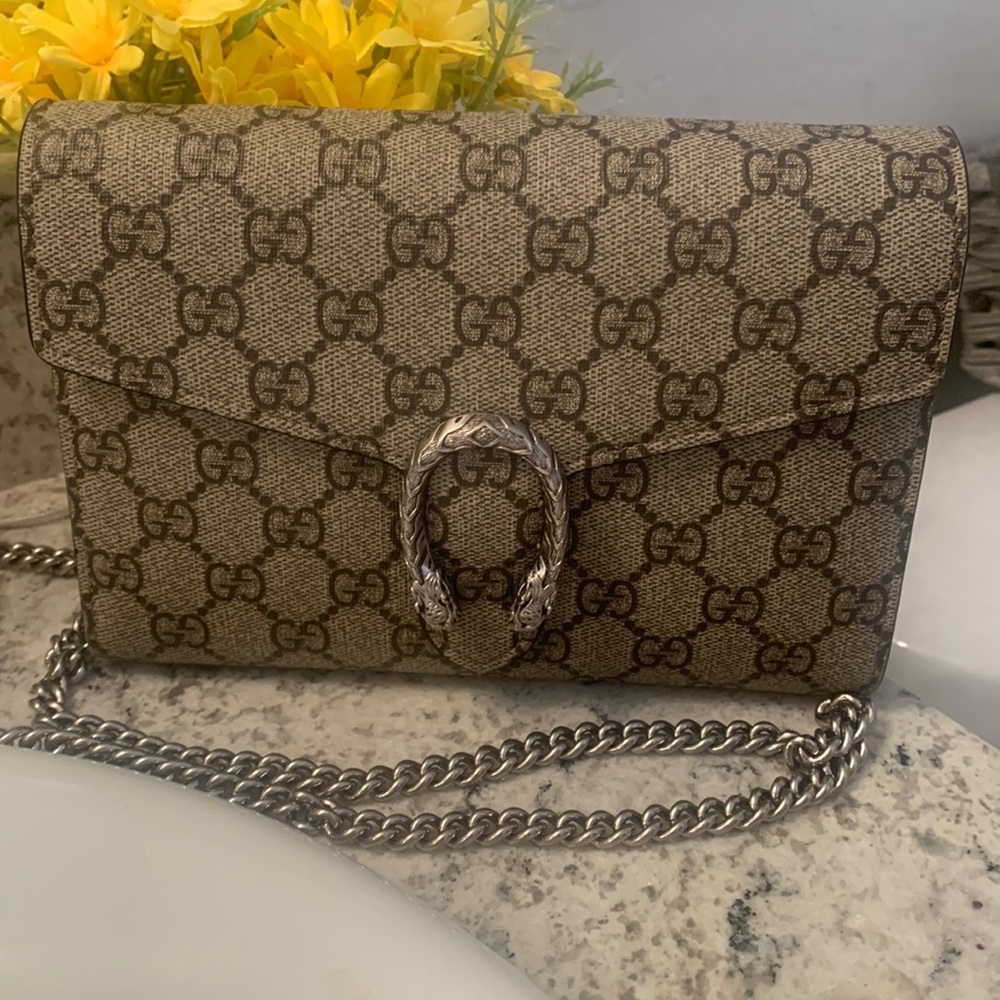 Gucci crossbody selling because I have a bigger one had since last summer